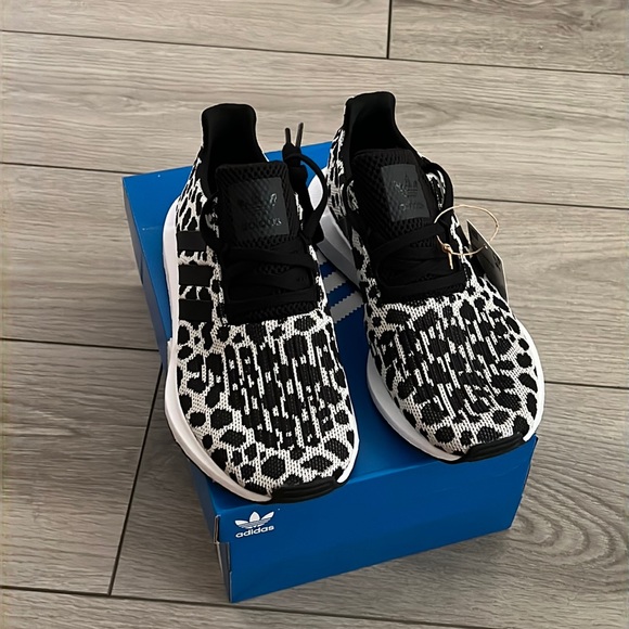 Adidas Swift Run - Picture 3 of 7